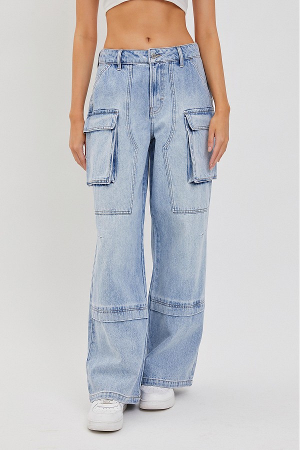 Mid Waisted Y2K Skater Jean with Cargo Pockets